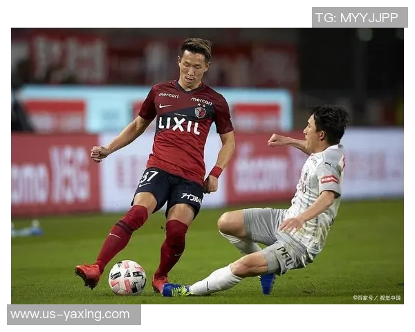 新一代足球年轻中锋崛起引领未来赛场的风潮与挑战